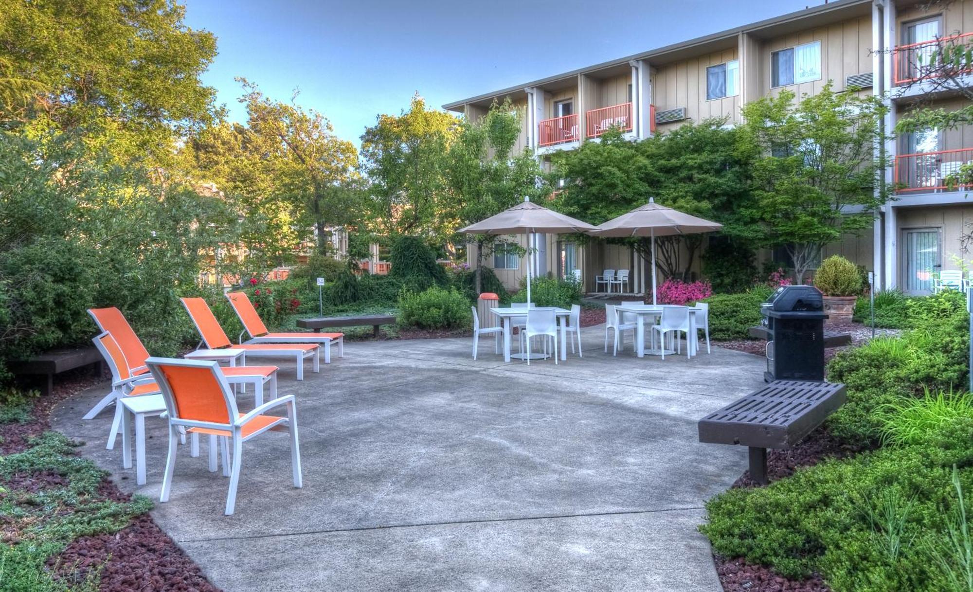 Ashland Hills Hotel & Suites Exterior photo