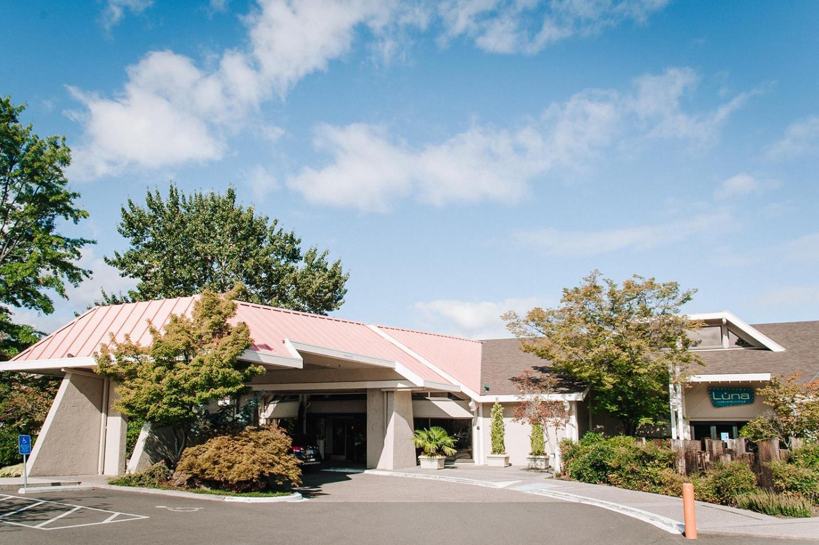 Ashland Hills Hotel & Suites Exterior photo