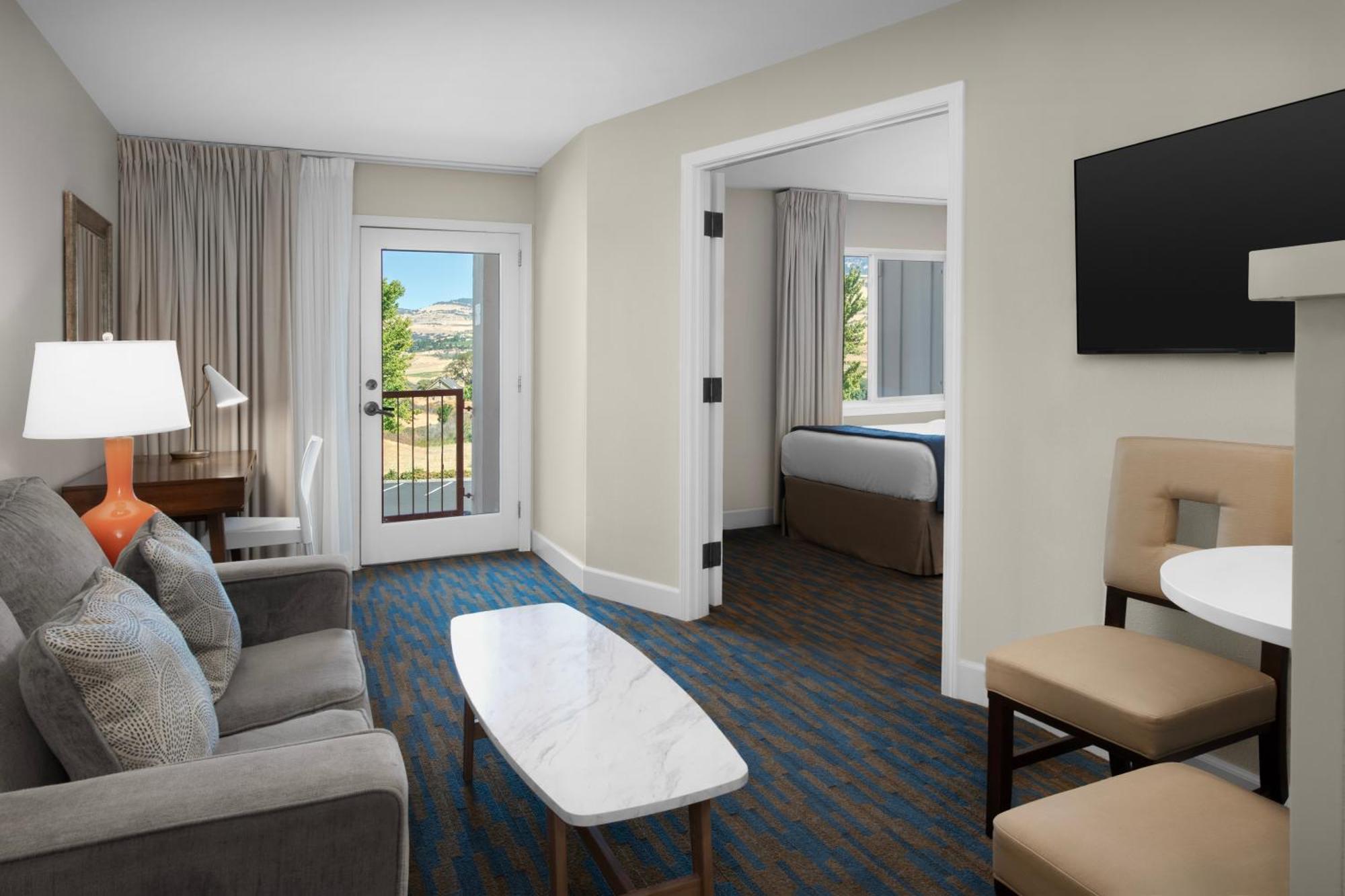 Ashland Hills Hotel & Suites Exterior photo