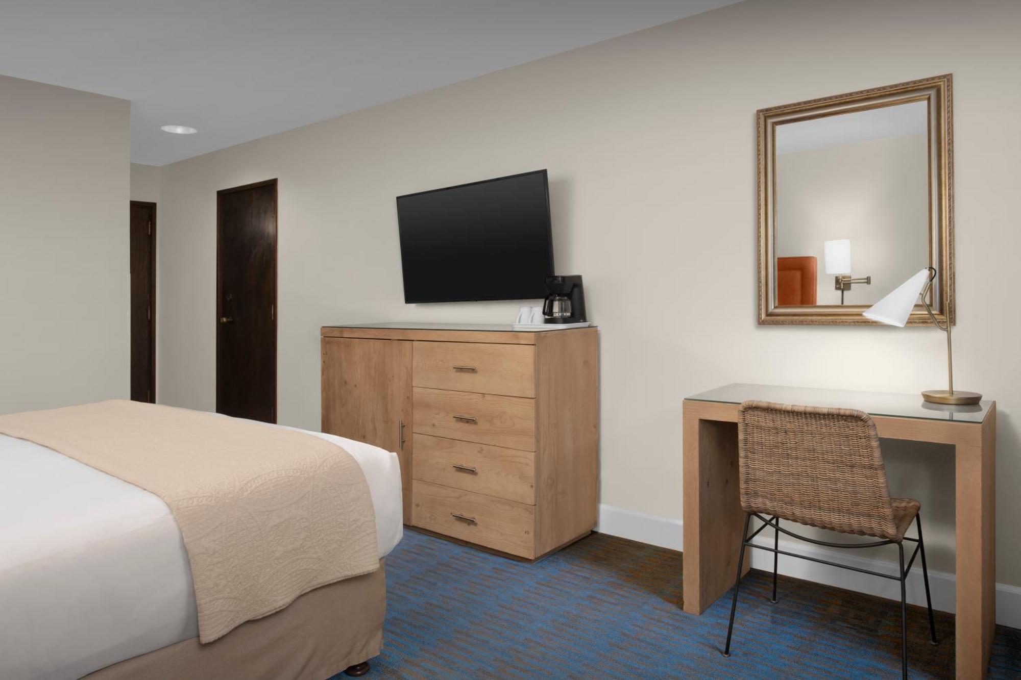 Ashland Hills Hotel & Suites Exterior photo