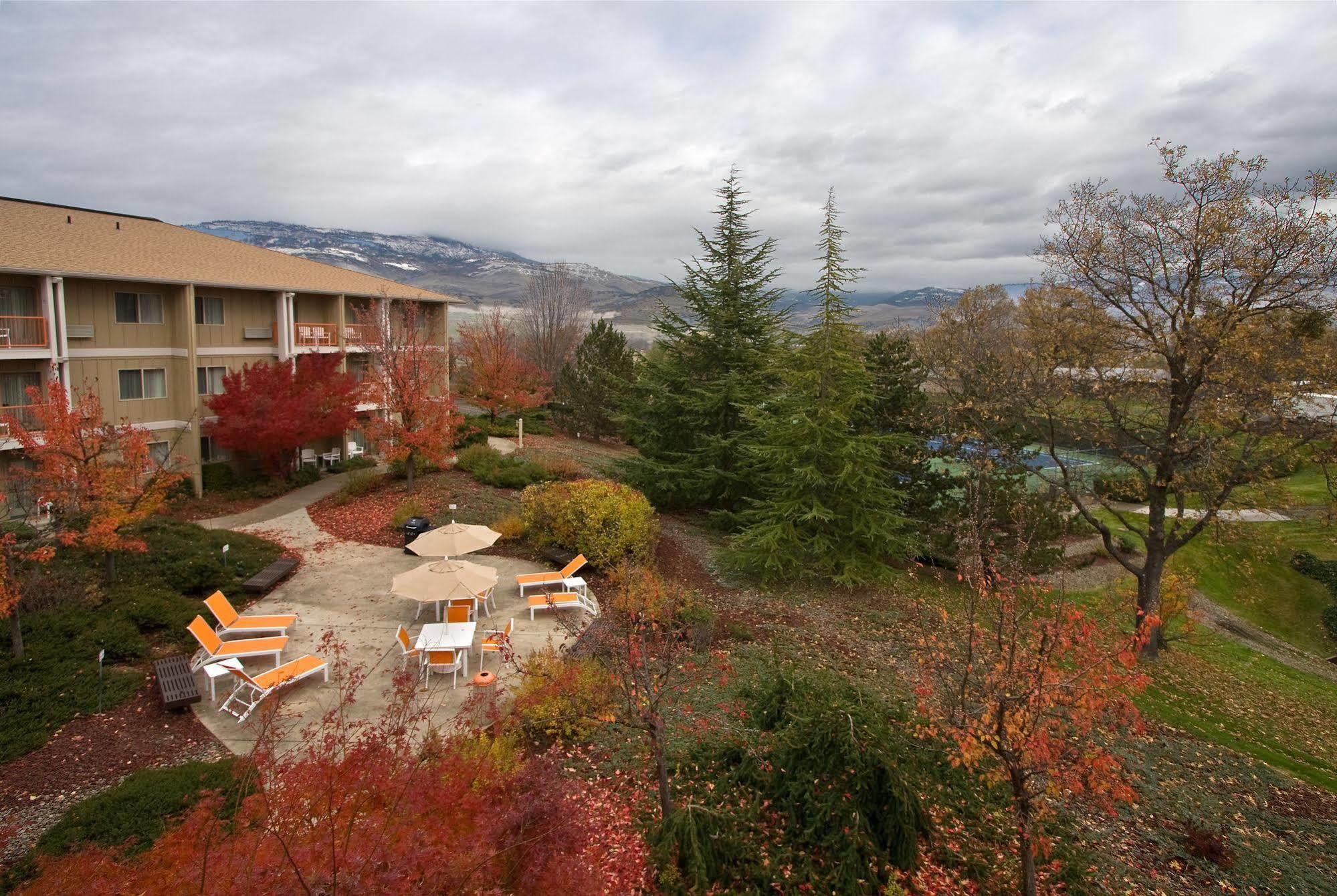 Ashland Hills Hotel & Suites Exterior photo