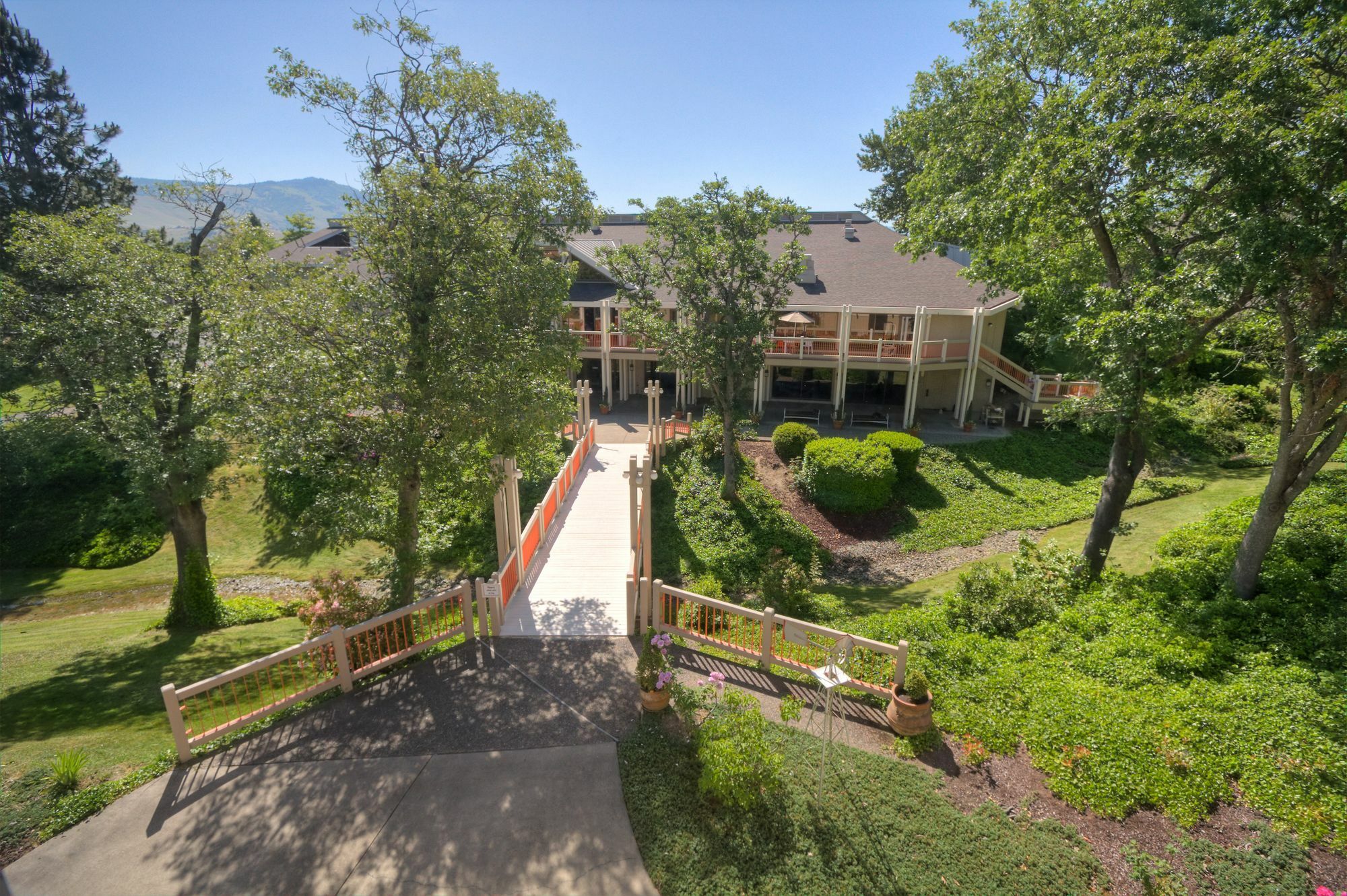 Ashland Hills Hotel & Suites Exterior photo