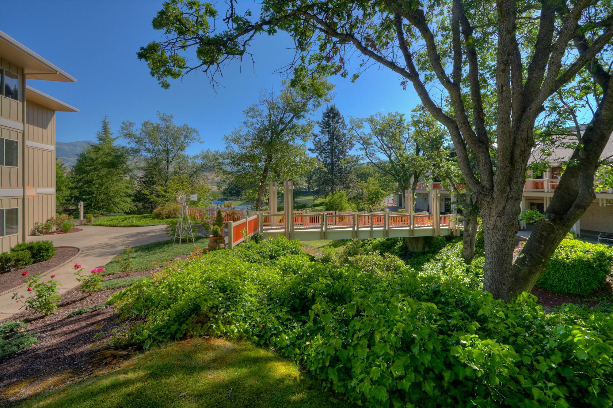 Ashland Hills Hotel & Suites Exterior photo